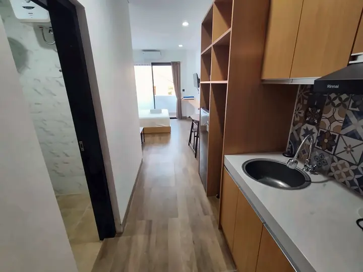Kitchenette and entrance