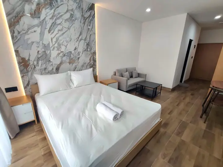 Studio C: queen bed and sofa
