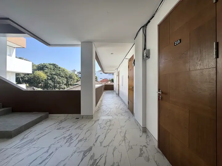 Open-air corridor